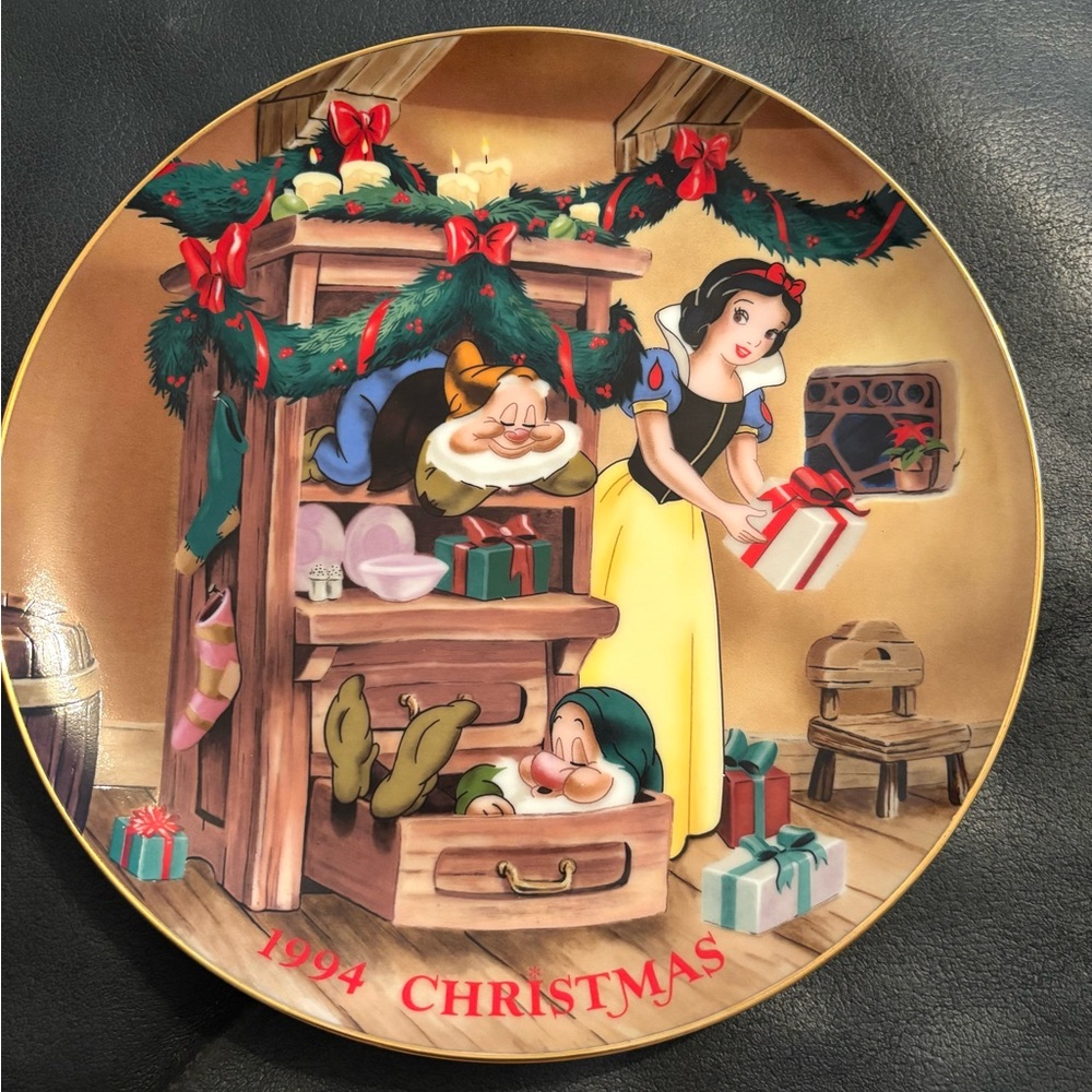 Disney Snow White & the Seven Dwarfs 1994 “Christmas Dreams” Collector Plate